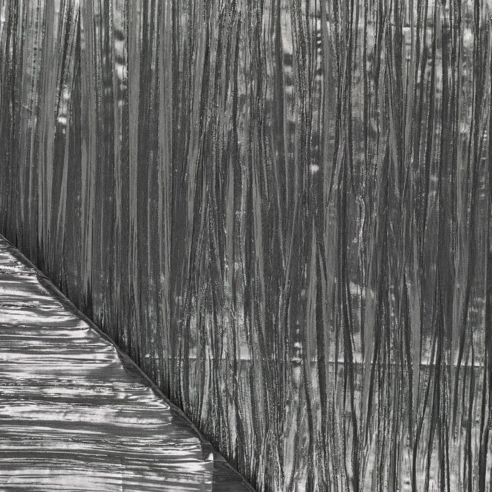 Tissu plissé métallisé gris argent – Image 3