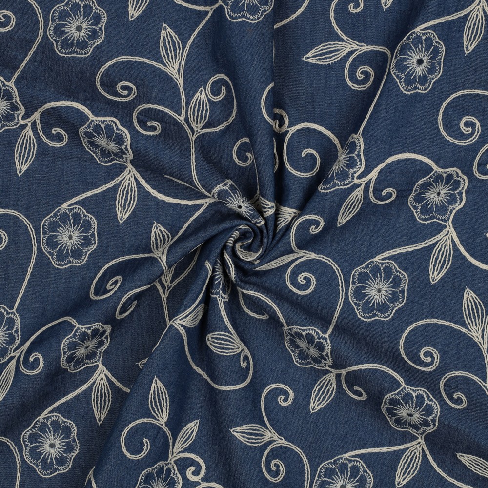 Jean Chambray brodé fleurs Lola – Image 5