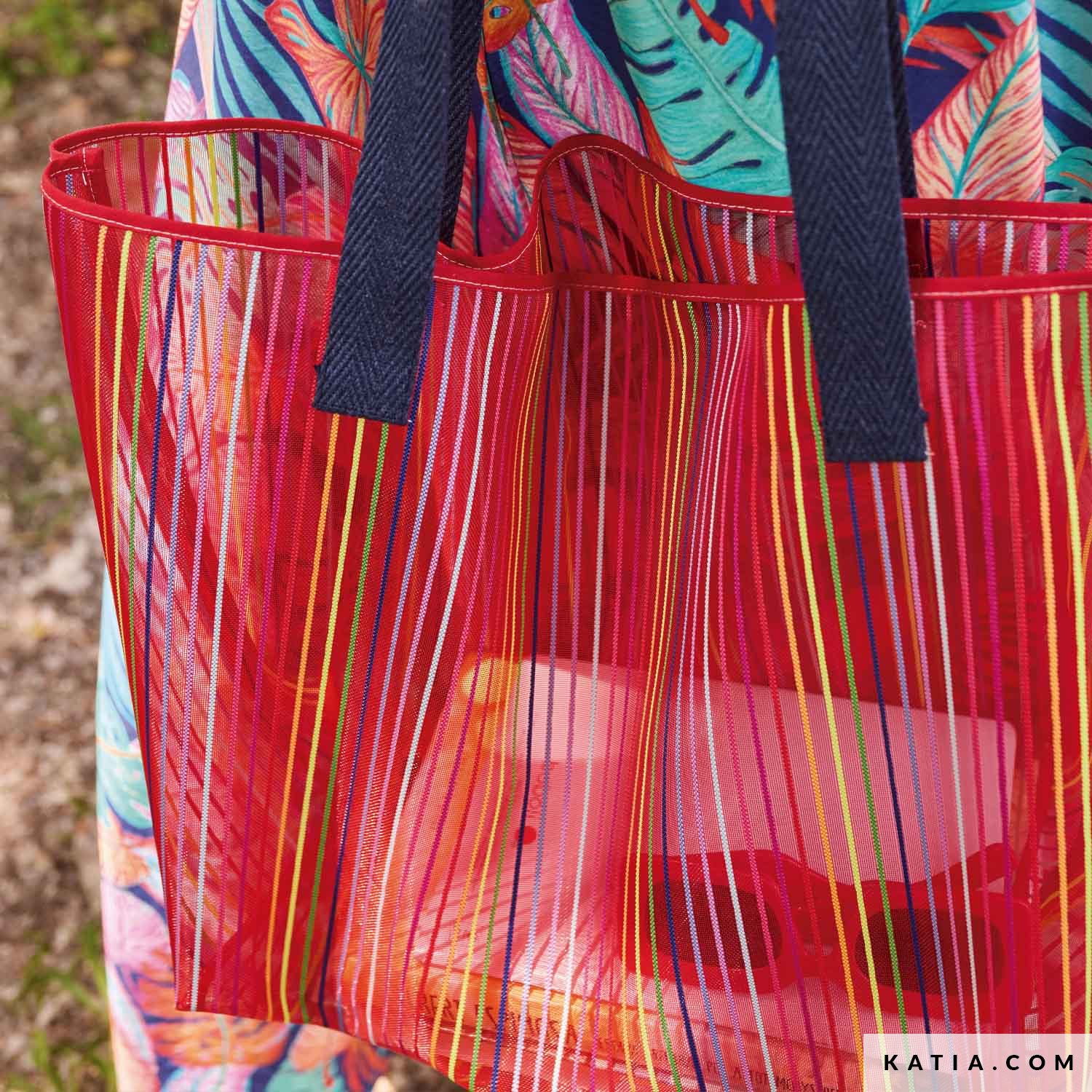 Mesh multicolore fond rouge – Image 5