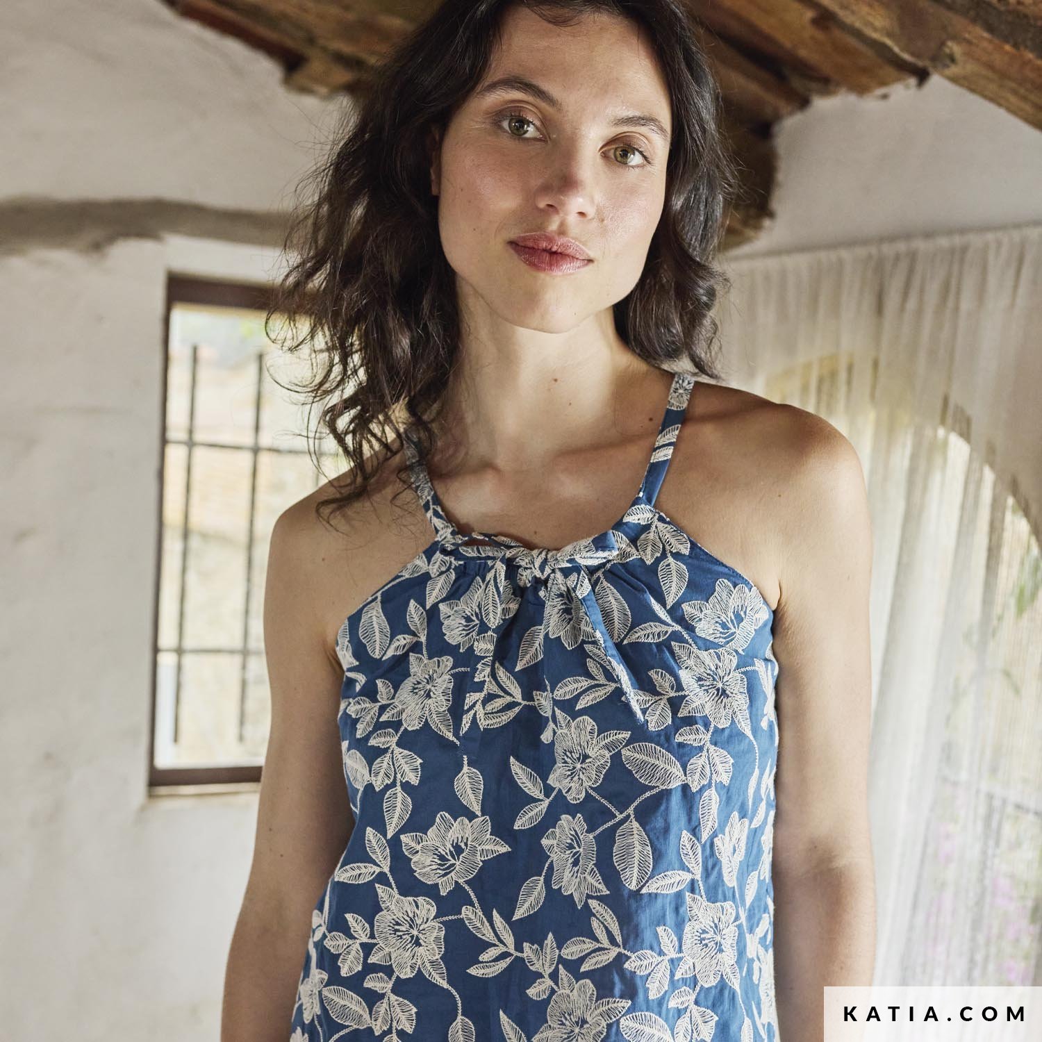 Voile de coton jean brodé fleurs – Image 3