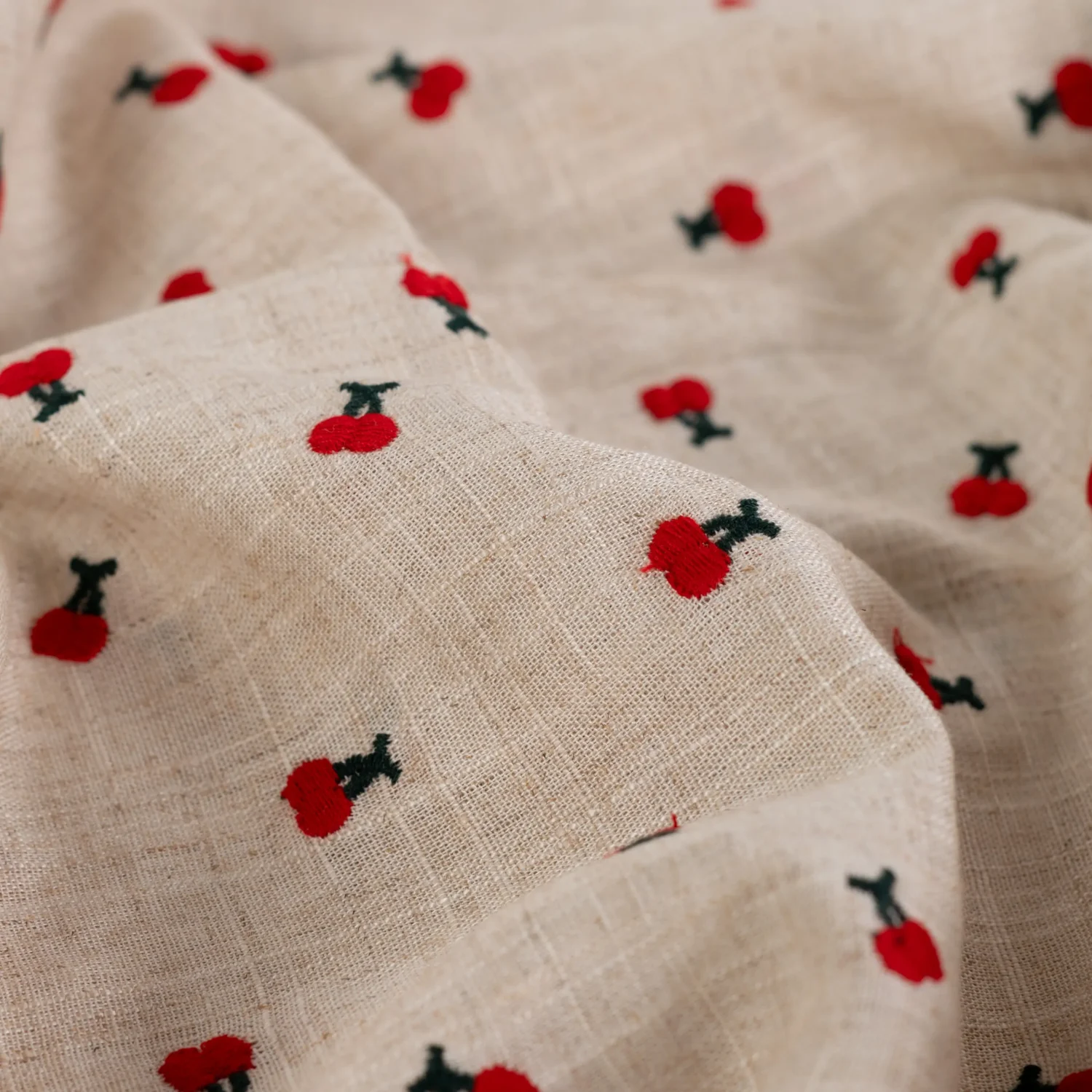 Lin viscose brodé Cerise